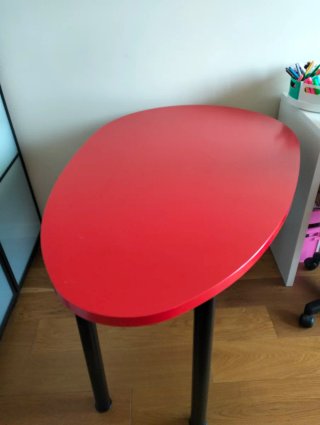 Escritorio moderno rojo y negro