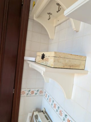 Mensole da cucina in legno con ganci