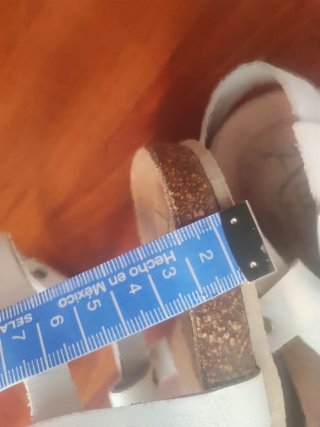 Sandalias blancas de tiras cruzadas