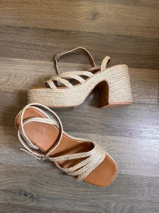 Sandalias esparto tacón plataforma beige