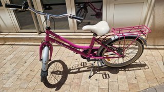 Bicicleta rosa paseo niña