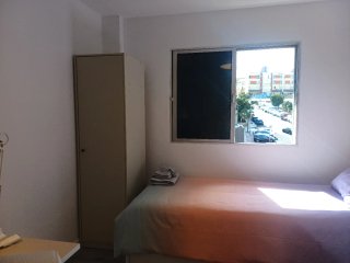 Alquilo habitacion en piso compartido.