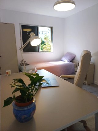 Alquilo habitacion en piso compartido.