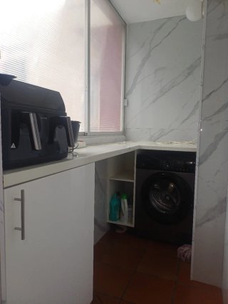 Alquilo habitacion en piso compartido.