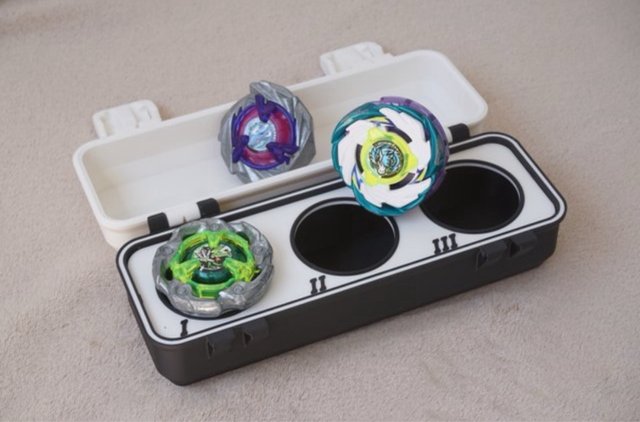Estuche Beyblade X - Capacidad para 3 Beys