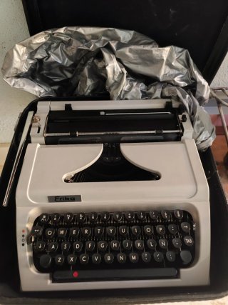 Máquina de escribir Erika