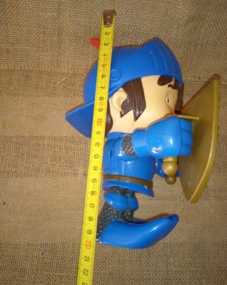 Muñeco Caballero Azul con Escudo y Espada