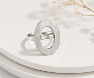 Anel Prata Design Moderno