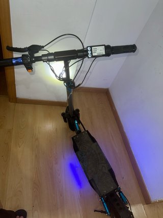 Patinete Eléctrico Azul y Negro