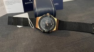 Reloj Maserati Potenza negro y dorado.