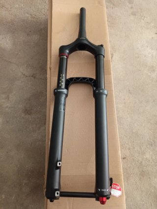 Horquilla NUEVA. RockShox YARI RC 29" 150mm