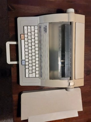Dos Máquinas de escribir. Canon y Olivetti