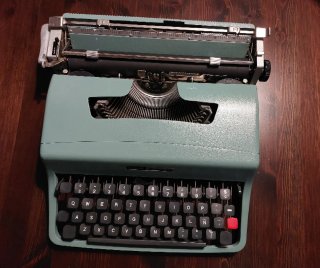 Dos Máquinas de escribir. Canon y Olivetti