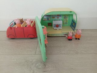Coche y caravana Peppa Pig.