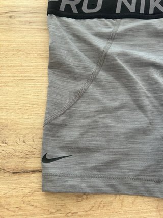 Nike Pro Leggings Cortos Grises