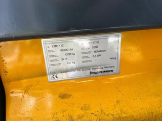 Traspaleta eléctrica ideal para movimiento cargas.