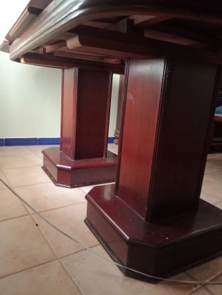 6 Sillas  y mesa extensible maciza de carpintero.