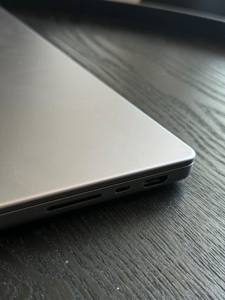 MacBook Pro 14 2021 M1 Pro 16GB RAM 512GB