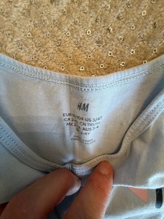 Conjunto 2 Camisetas H&M + Gorra  Gatitos 3-4 años