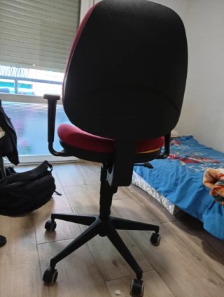 Silla de oficina económica roja