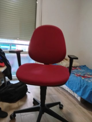Silla de oficina económica roja