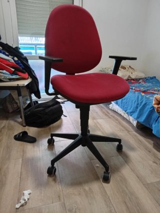 Silla de oficina económica roja