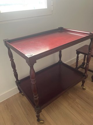 Mesa camarera y mesa auxiliar a juego