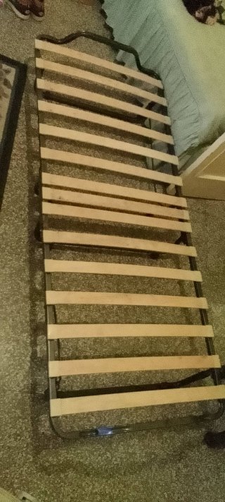 Lettino doghe in legno richiudibile chiuso 24x80 h