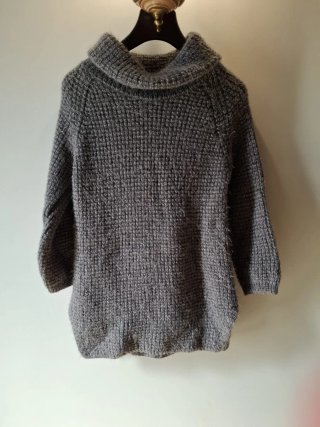 Maglione grigio collo alto