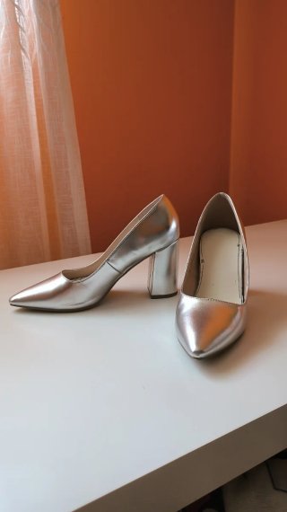Tacones plateados talla 39