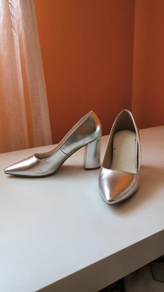 Tacones plateados talla 39