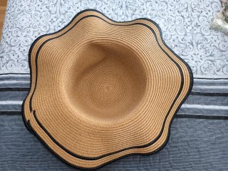 Sombrero de paja con lazo negro