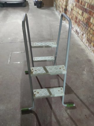Escalera piscina gris de hierro