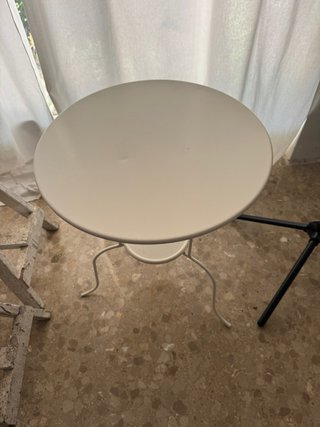 Mesa auxiliar IKEA blanca – diseño minimalista