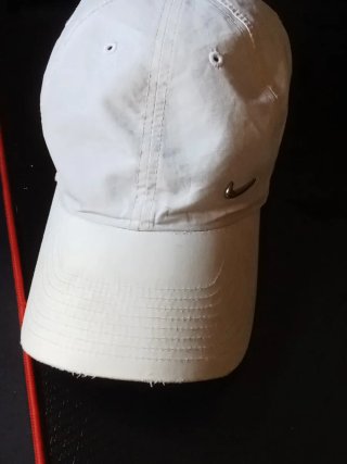 Gorra Nike Blanca Original, logo metálico.