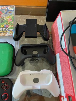 Nintendo Switch + 2 Juegos