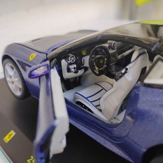 Maqueta Ferrari California T Azul Metalizado