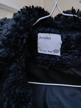 Chaqueta pelo Bershka negra talla S