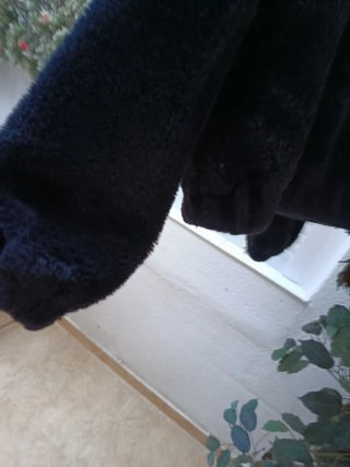 Chaqueta pelo Bershka negra talla S