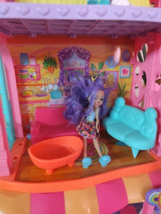 Casa Enchantimals con 2 muñecas y tienda