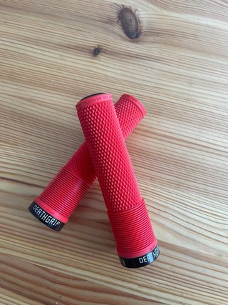 Punhos DMR Deathgrip Vermelhos