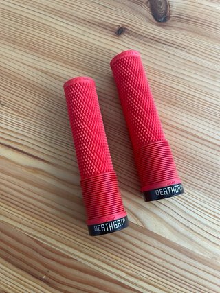 Punhos DMR Deathgrip Vermelhos