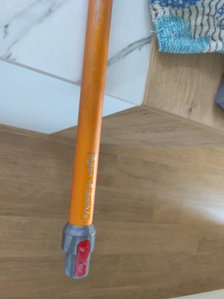 Tubo e spazzola Dyson V8