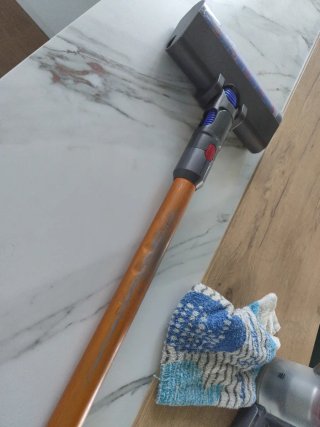Tubo e spazzola Dyson V8