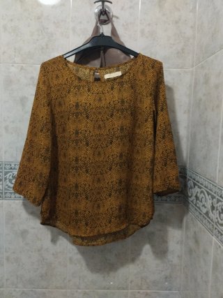 Blusa estampada sin estrenar Talla M