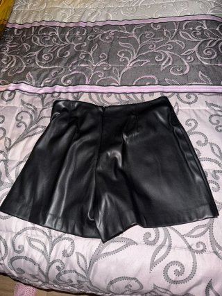 Falda pantalón efecto piel con cordones