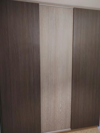 Armario de madera gris y blanco