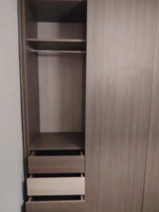 Armario de madera gris y blanco