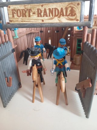 Playmobil Fort Randall Headquarters
