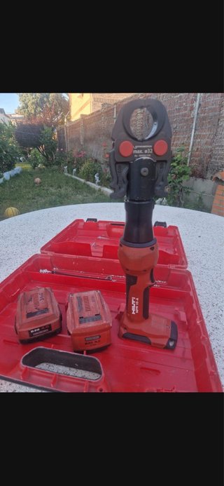 Prensa multicapa HILTI + 2 baterías